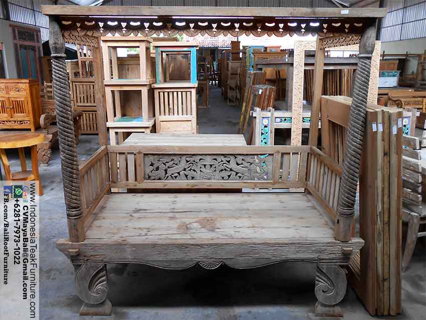 Antique Wood Four Column Bed 